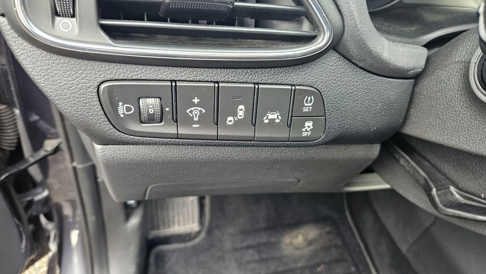 Hyundai I30 1.6 CRDI, снимка 9 - Автомобили и джипове - 55342949