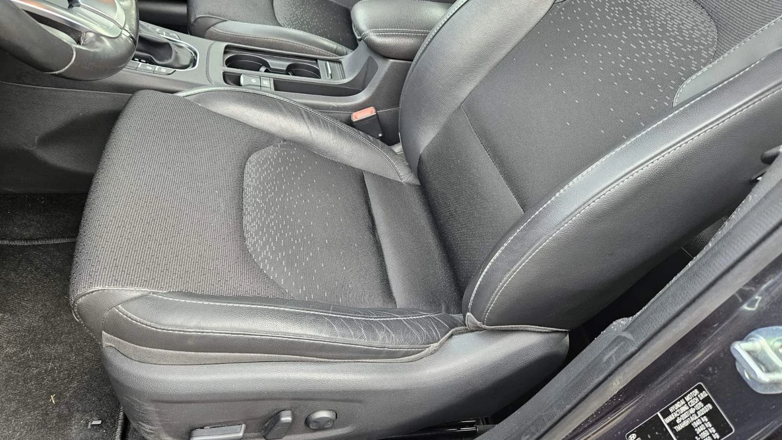 Hyundai I30 1.6 CRDI, снимка 3 - Автомобили и джипове - 55342949