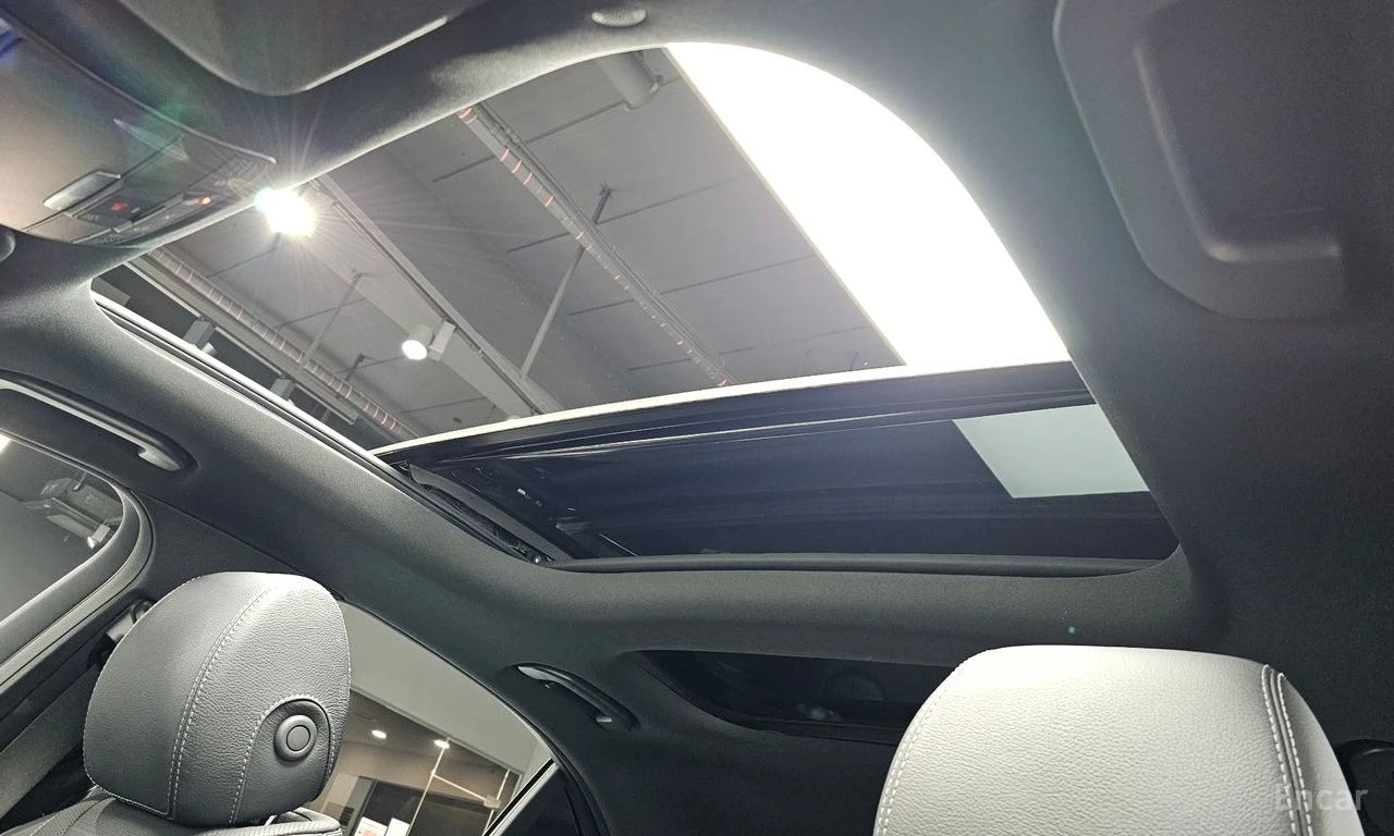 Mercedes-Benz E 350 AMG* LINE* 4MATIC* BURMESTER* ОБДУХВАНЕ* ДИСТРОНИК, снимка 13 - Автомобили и джипове - 55595749