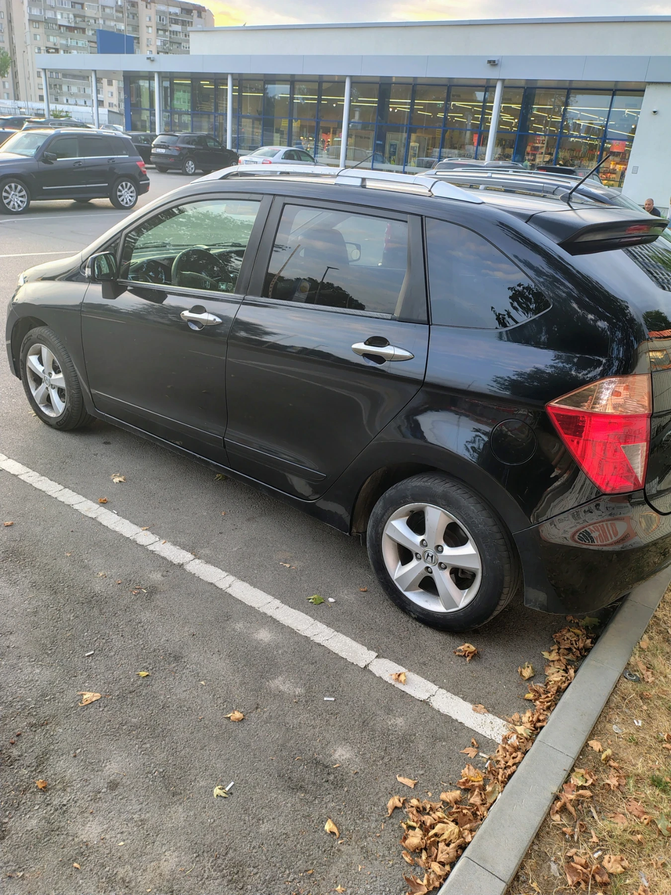 Honda Fr-v, снимка 3 - Автомобили и джипове - 55711081