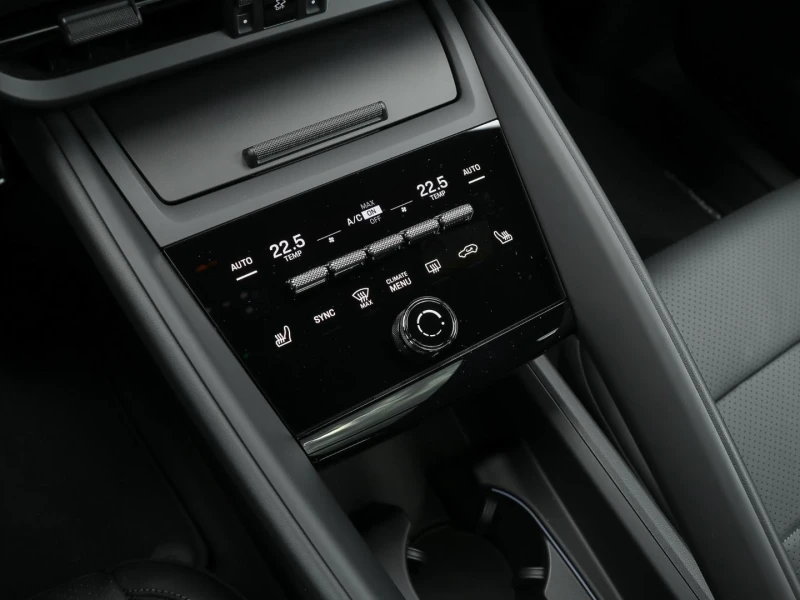 Porsche Macan 4S ELECTRIC/BOSE/360/PANO/MATRIX/, снимка 13 - Автомобили и джипове - 53178948