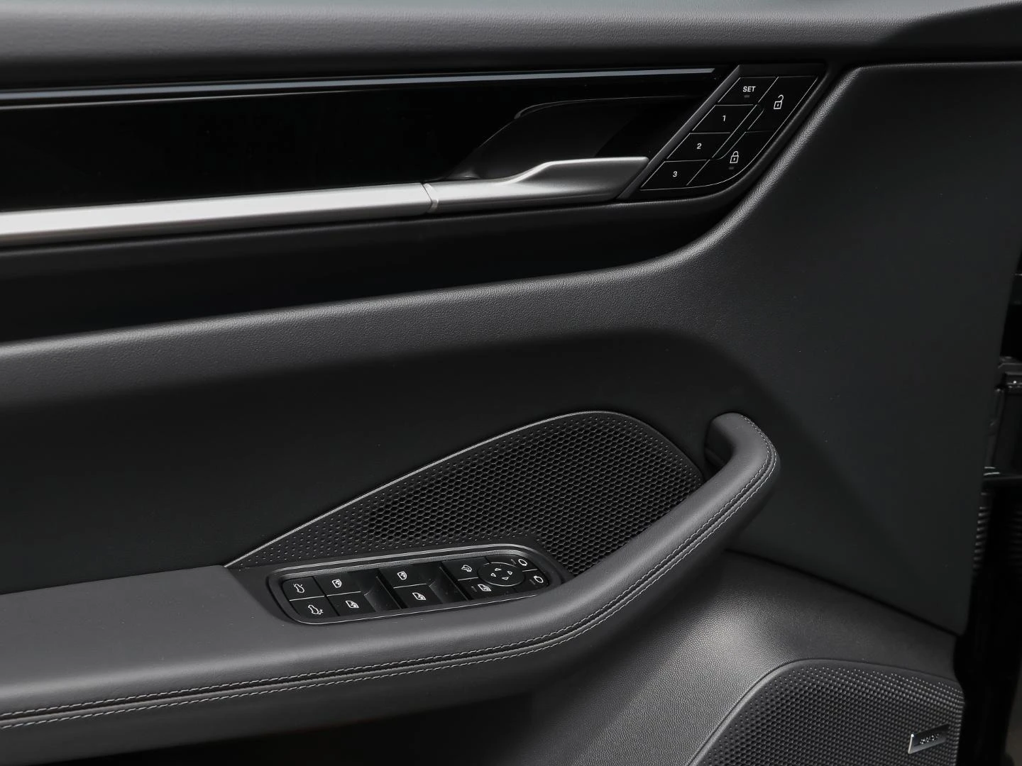 Porsche Macan 4S ELECTRIC/BOSE/360/PANO/MATRIX/ - изображение 8