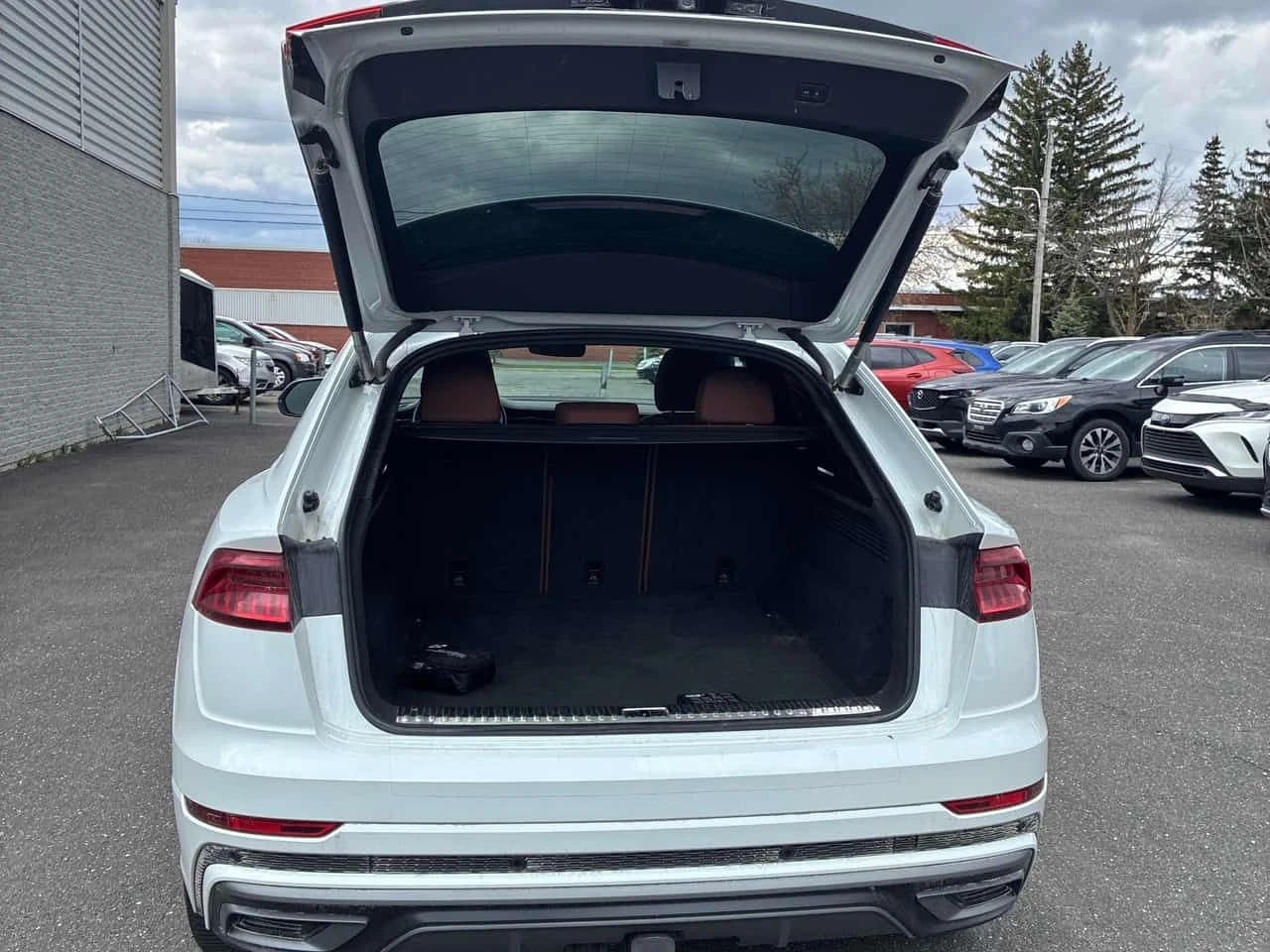 Audi Q8 * Progressiv * DISTRONIC* ���������* B&O* HUD*  | Mobile.bg � ����������� 15