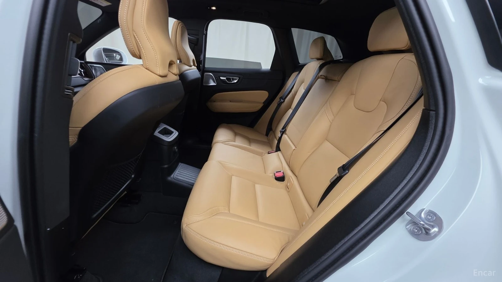 Volvo XC60 T8* ULTRA BRIGHT* BOWERS&WILKINS* ПАНО* 360* HUD* , снимка 11 - Автомобили и джипове - 55529956