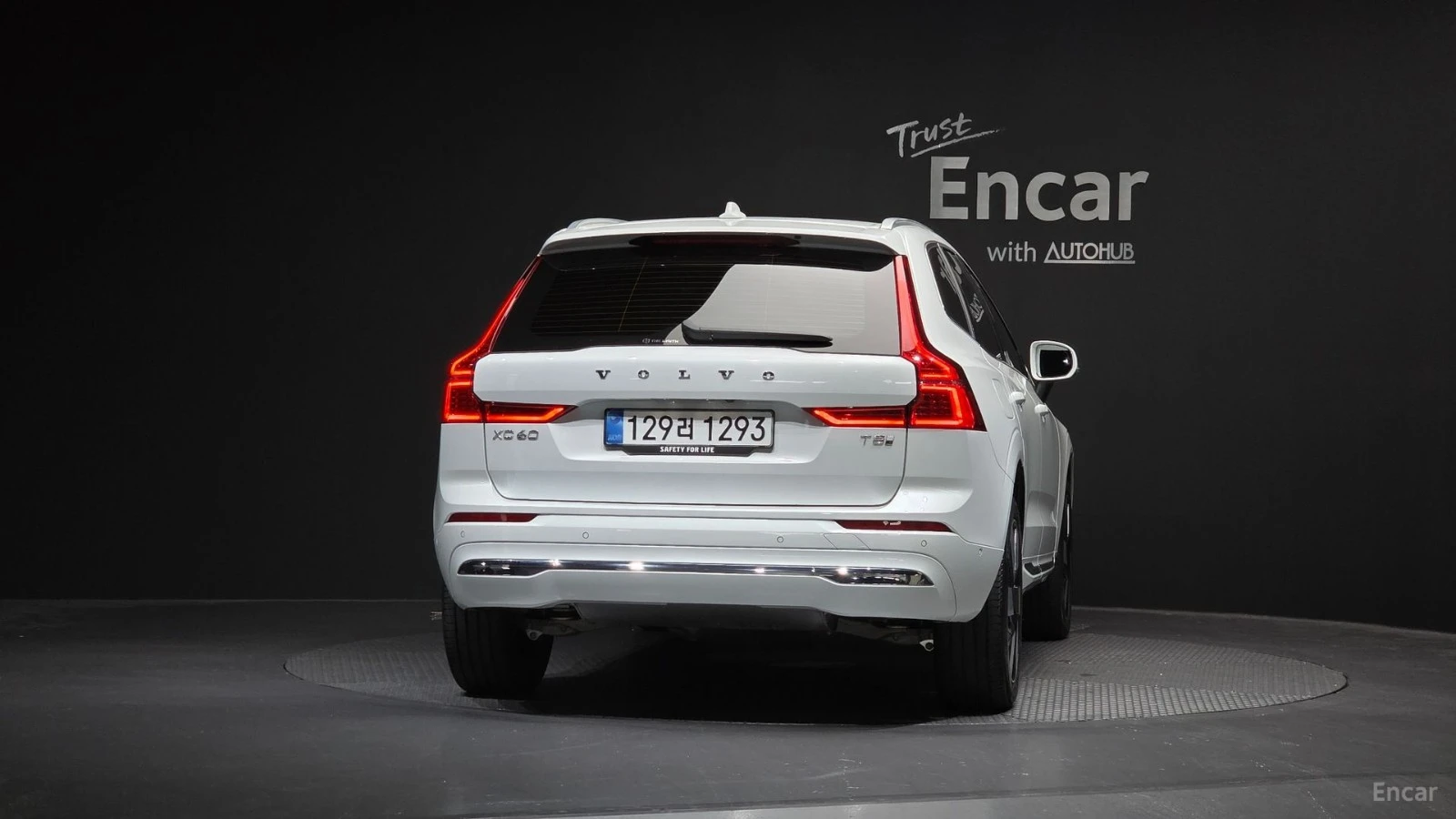 Volvo XC60 T8* ULTRA BRIGHT* BOWERS&WILKINS* ПАНО* 360* HUD* , снимка 4 - Автомобили и джипове - 55529956