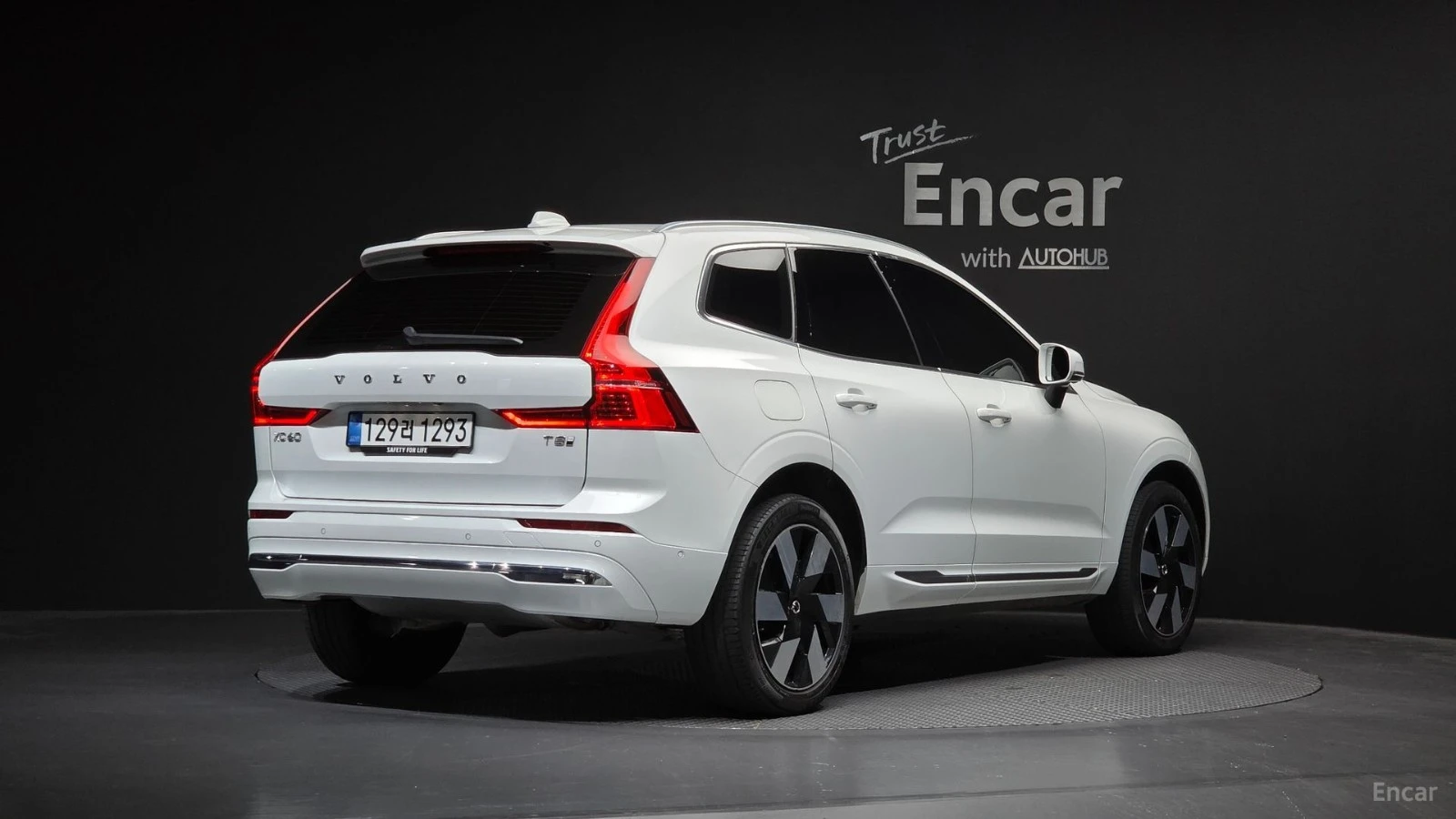 Volvo XC60 T8* ULTRA BRIGHT* BOWERS&WILKINS* ПАНО* 360* HUD* , снимка 2 - Автомобили и джипове - 55529956