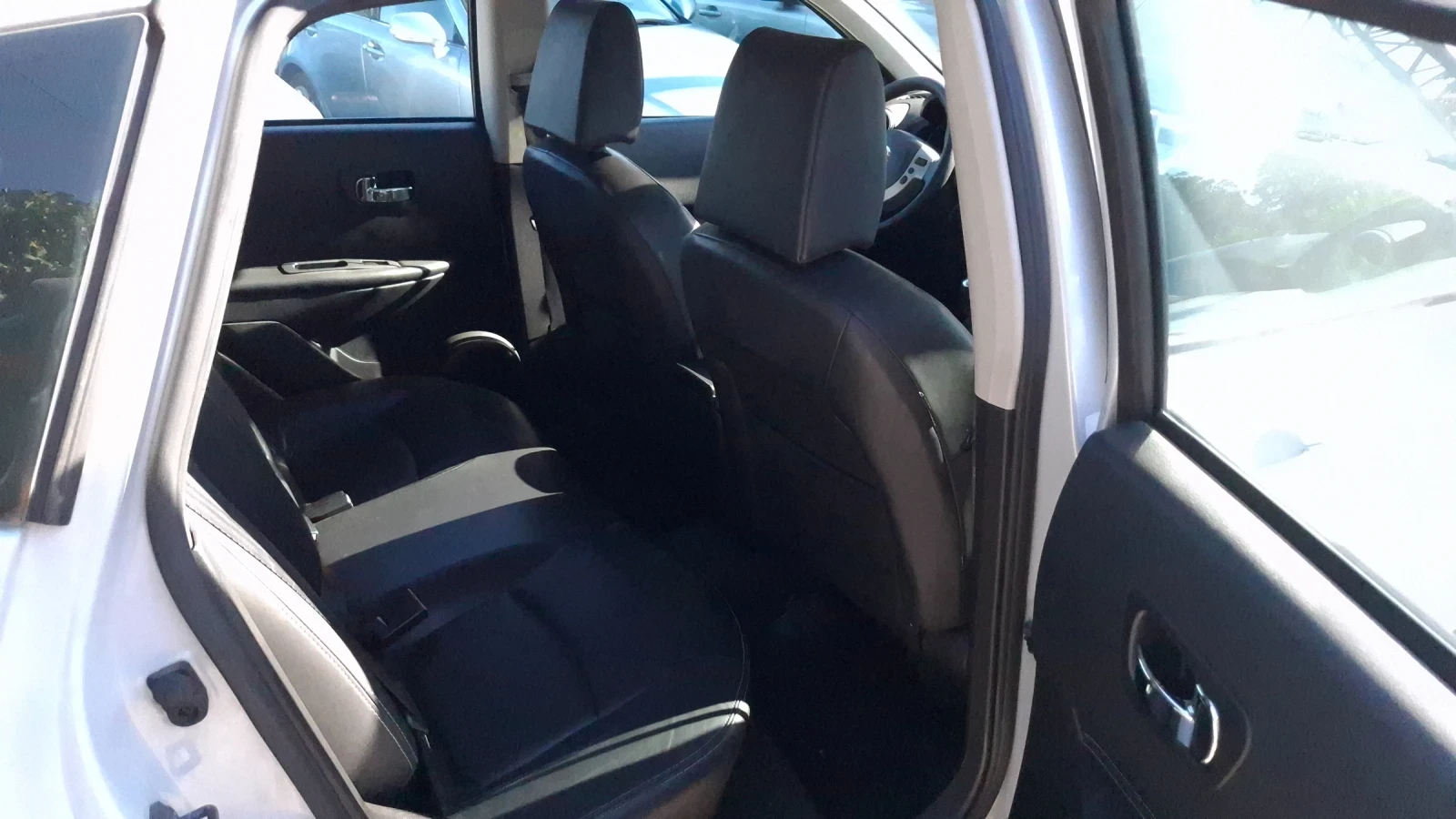 Nissan Qashqai 2.0b/150КС/4X4/Нави /Кожа, снимка 13 - Автомобили и джипове - 55962143