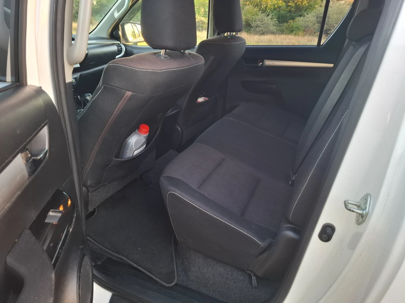 Toyota Hilux 2.4D, снимка 8 - Автомобили и джипове - 55981534