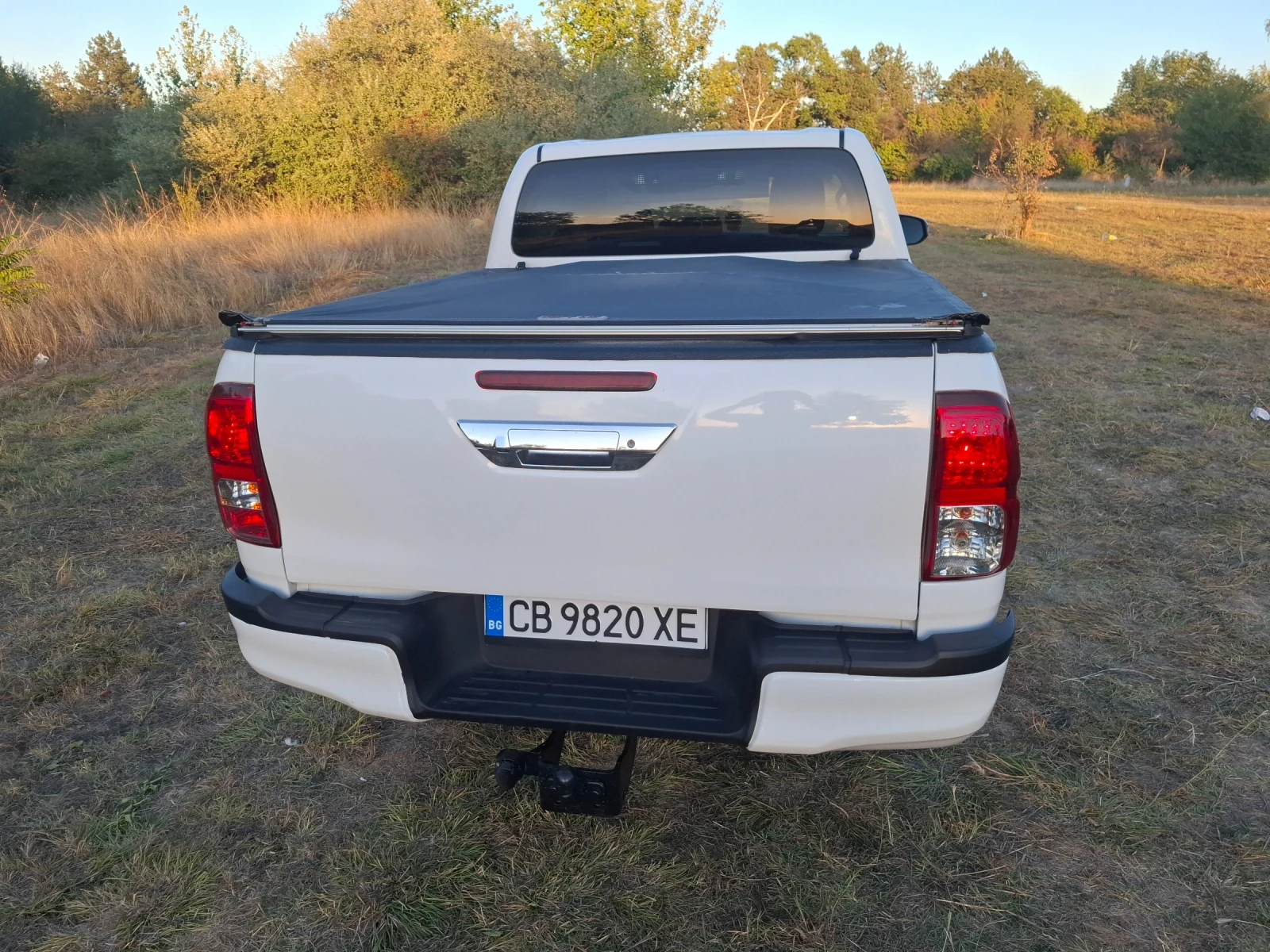 Toyota Hilux 2.4D, снимка 5 - Автомобили и джипове - 55981534