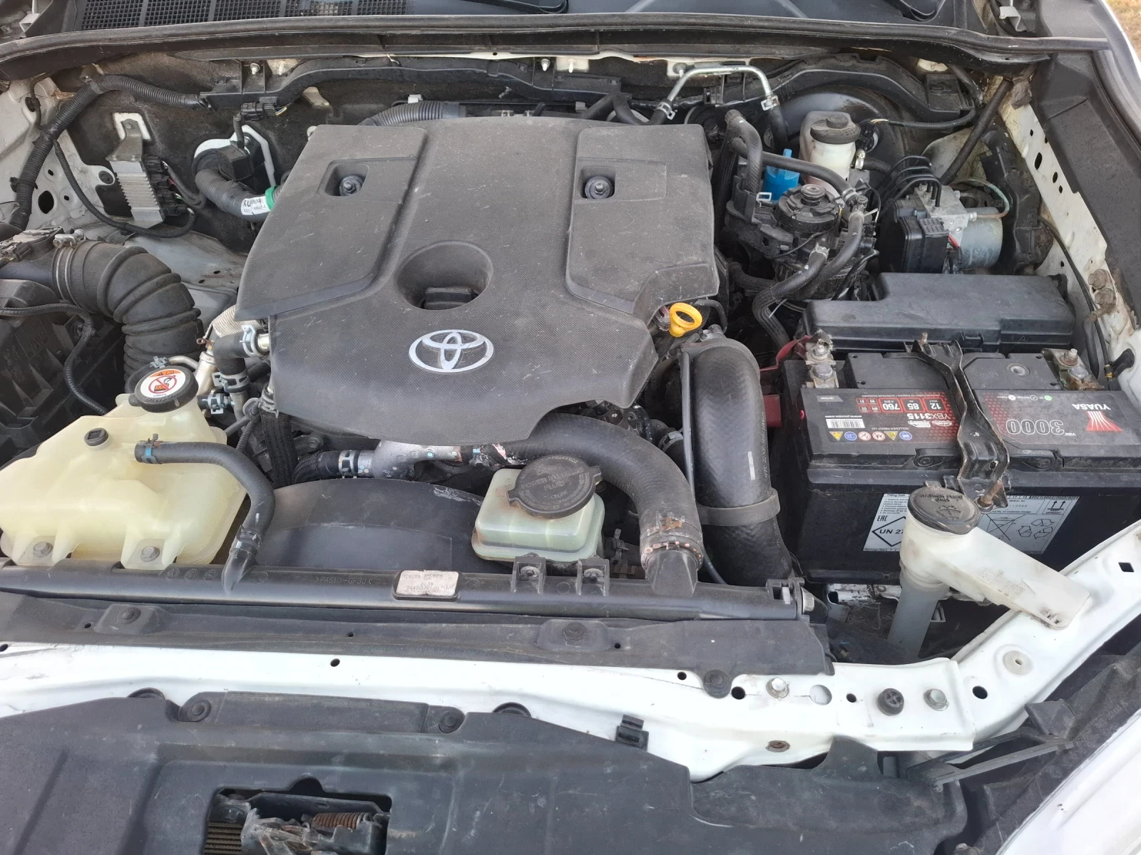 Toyota Hilux 2.4D, снимка 16 - Автомобили и джипове - 55981534