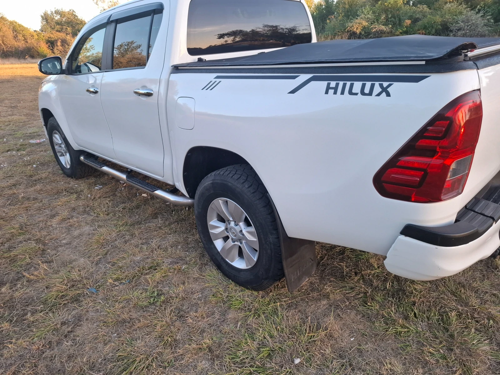 Toyota Hilux 2.4D, снимка 6 - Автомобили и джипове - 55981534