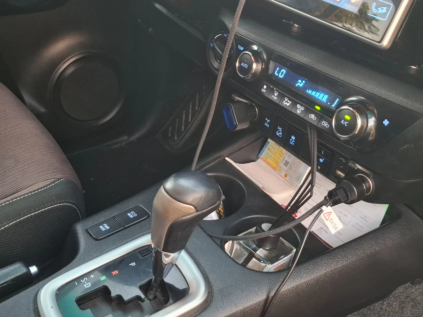 Toyota Hilux 2.4D, снимка 13 - Автомобили и джипове - 55981534