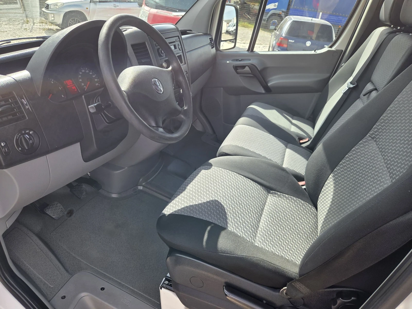 VW Crafter 2.0tdi.климатик.140кс., снимка 9 - Бусове и автобуси - 55428529