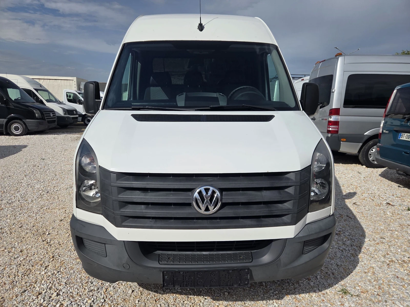 VW Crafter 2.0tdi.климатик.140кс., снимка 2 - Бусове и автобуси - 55428529
