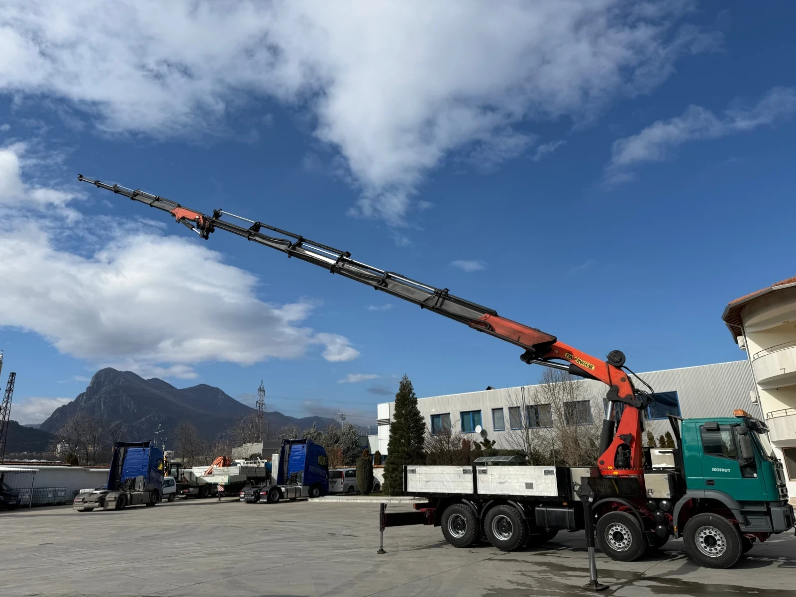Автовишка Iveco Trakker Кран Palffinger PK56002 Performance , снимка 10 - Индустриална техника - 54607523