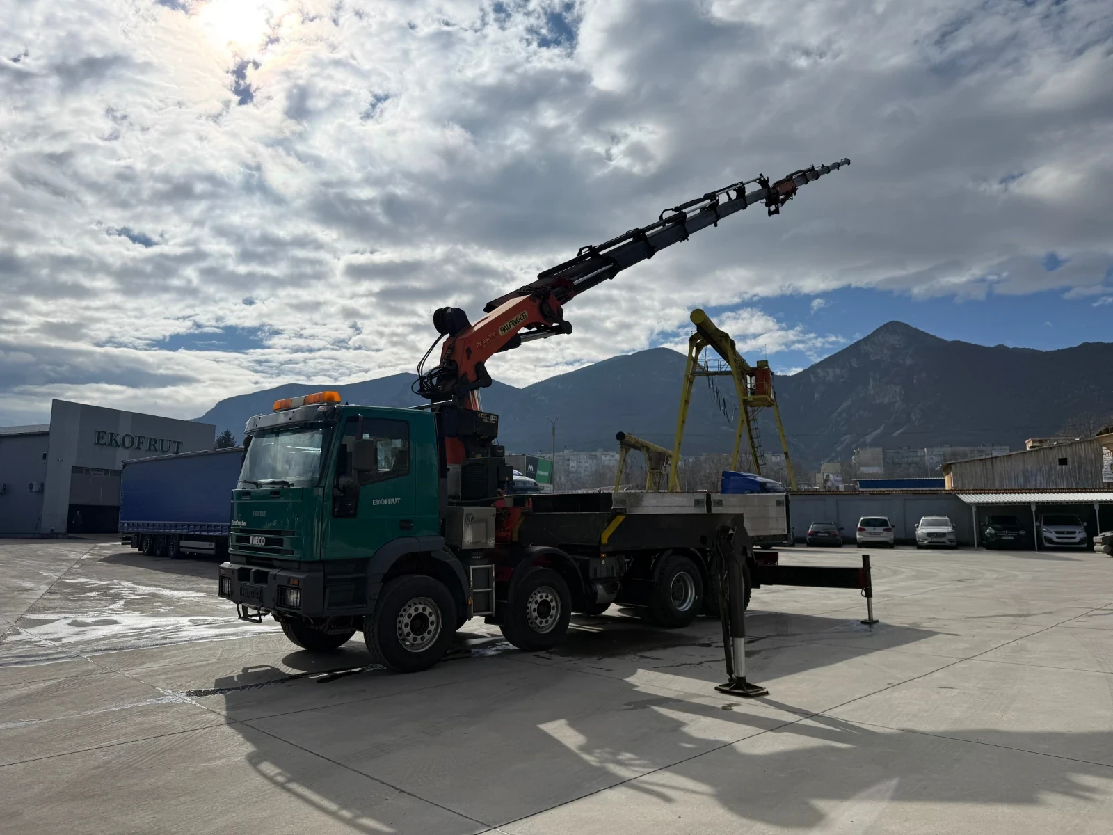 Автовишка Iveco Trakker Кран Palffinger PK56002 Performance , снимка 7 - Индустриална техника - 54607523