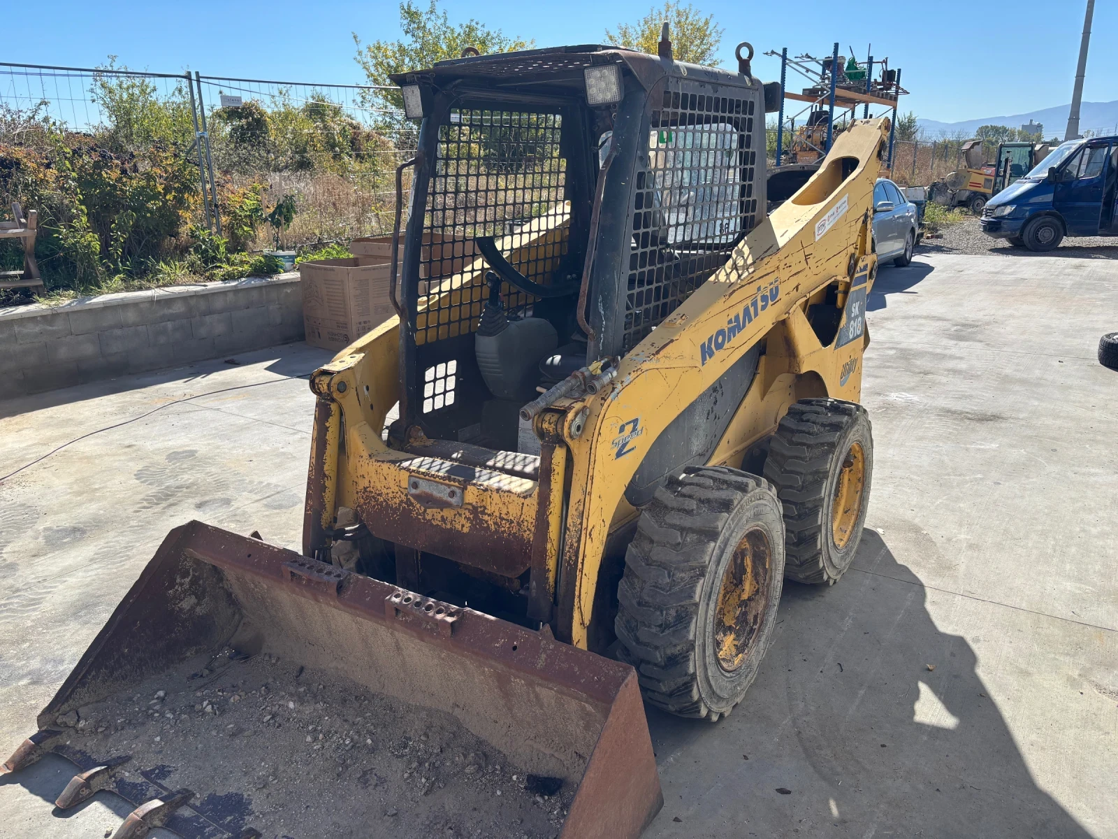 Челен товарач Komatsu SK 818, снимка 3 - Индустриална техника - 56650539