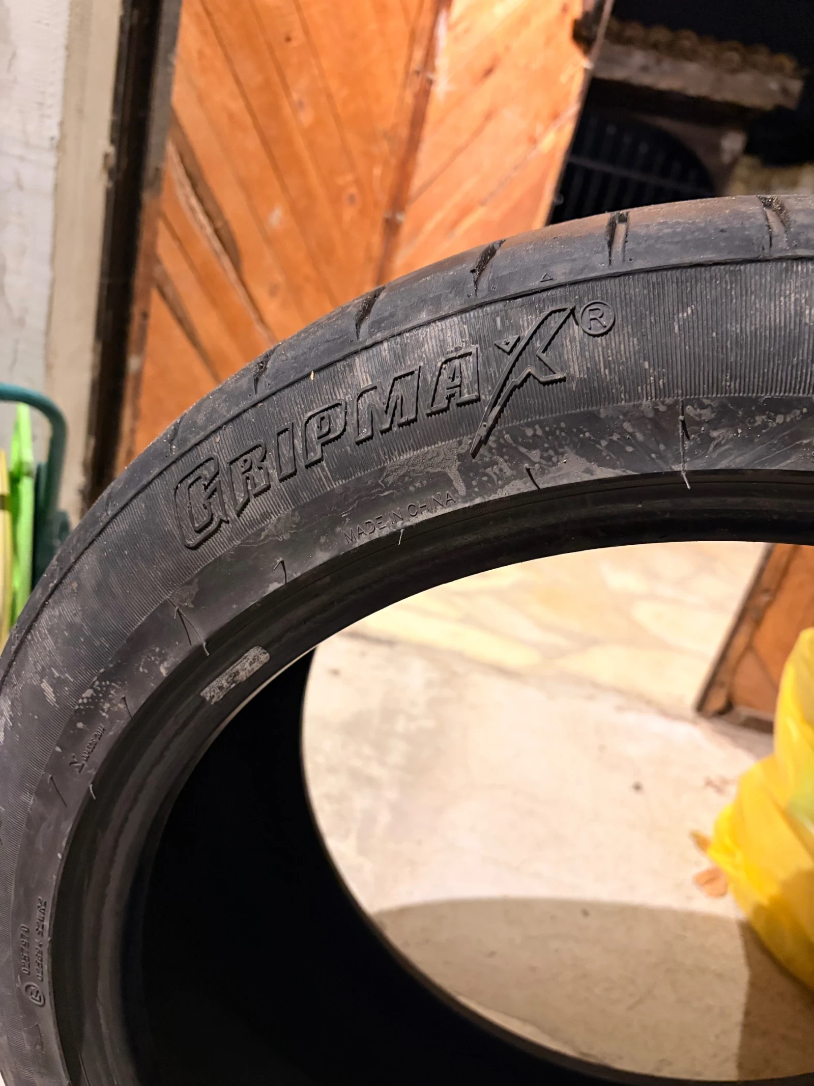 Гуми Летни 275/40R20, снимка 2 - Гуми и джанти - 56714316