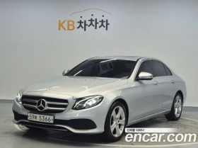 Mercedes-Benz E 200, снимка 1