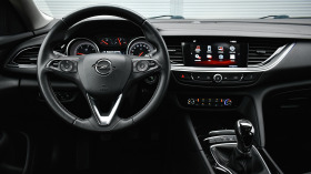 Opel Insignia Sports Tourer 1.6 CDTi Business Edition, снимка 11 - Автомобили и джипове - 38735344