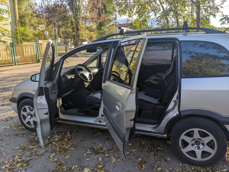 Opel Zafira с АГУ, снимка 4 - Автомобили и джипове - 47560350