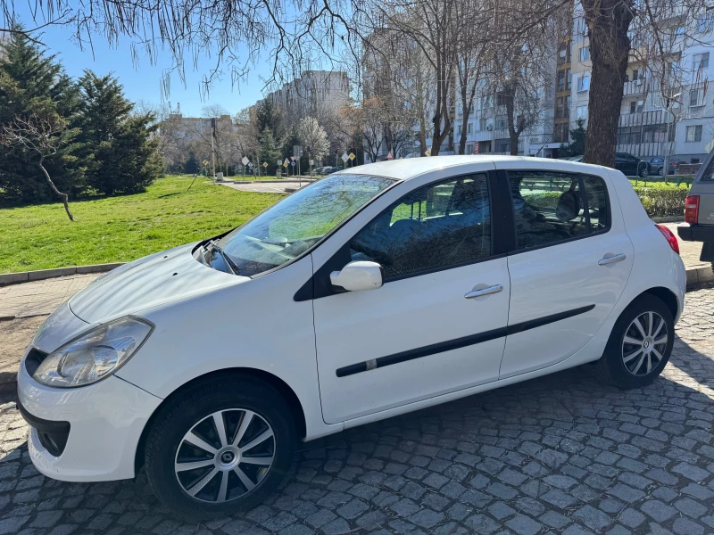 Renault Clio, снимка 1 - Автомобили и джипове - 49582585