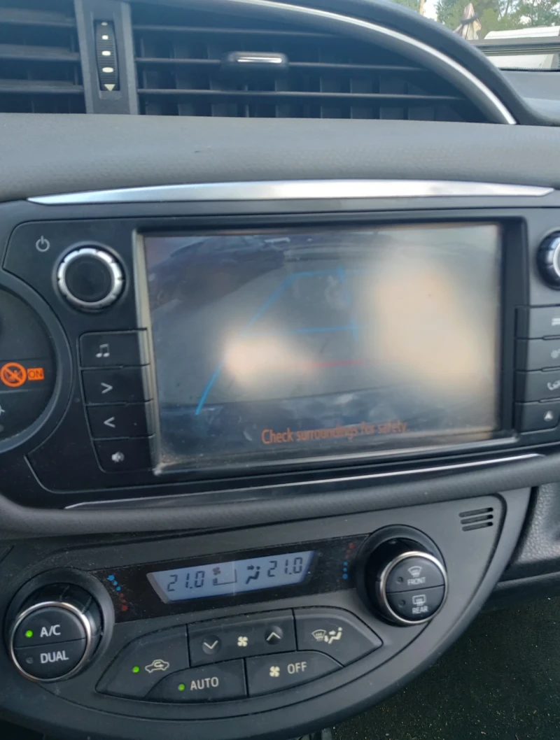 Toyota Yaris 1.5 Hibrid Automatic , снимка 10 - Автомобили и джипове - 51302182