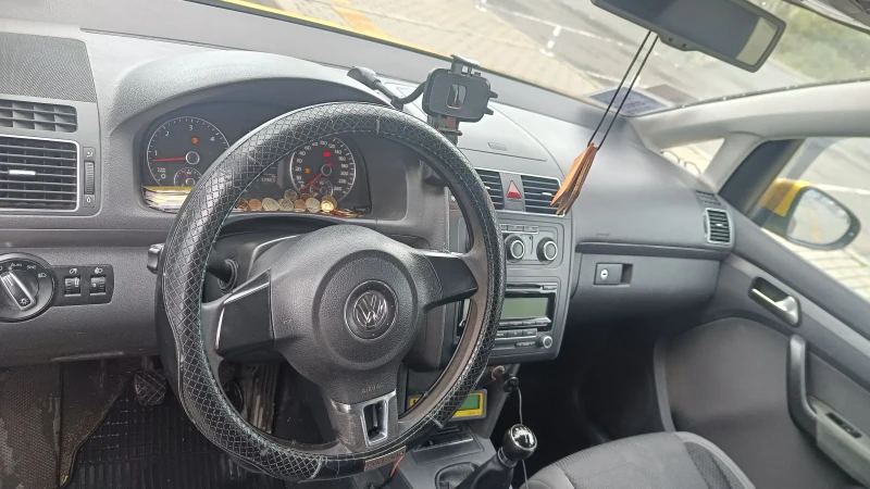 VW Touran ComfortLine 7 местен, снимка 2 - Автомобили и джипове - 52099398