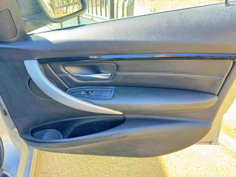 BMW 330, снимка 16 - Автомобили и джипове - 52018889