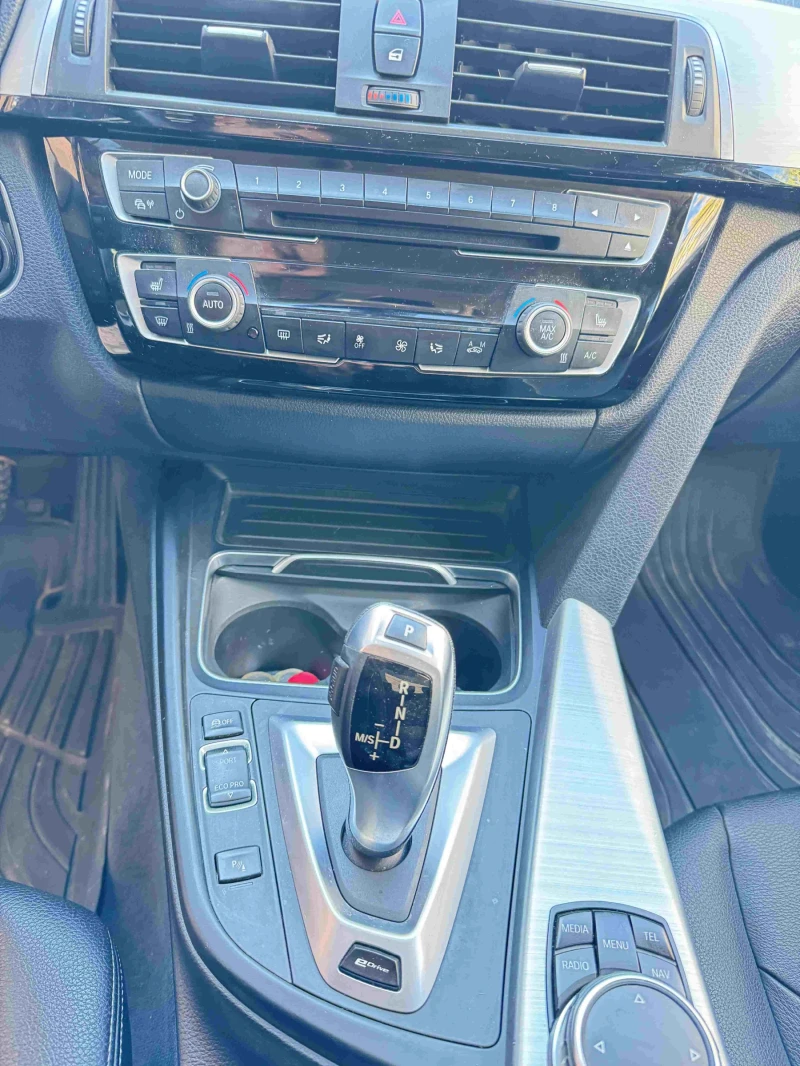 BMW 330, снимка 10 - Автомобили и джипове - 52018889