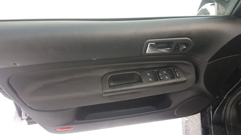 VW Golf 1.9TDI автомат, снимка 10 - Автомобили и джипове - 53045812