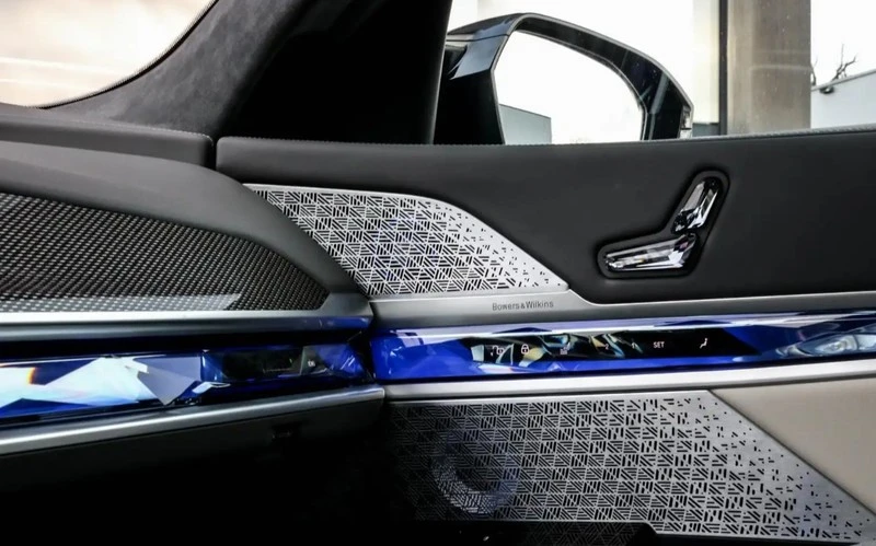 BMW 760 e xDrive M-Sport Theater Screen - изображение 6