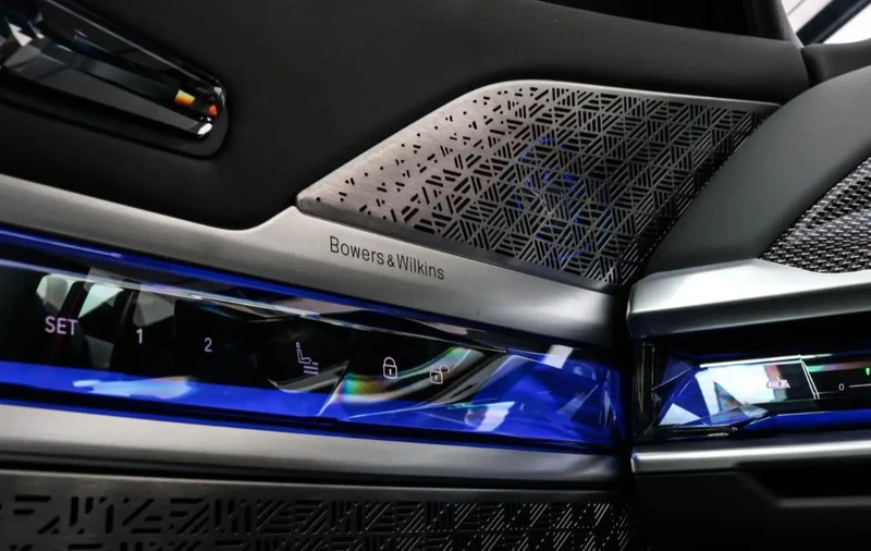 BMW 760 e xDrive M-Sport Theater Screen - изображение 9