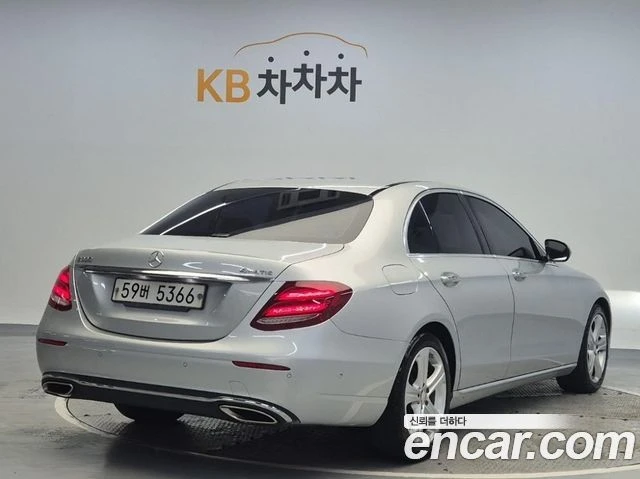 Mercedes-Benz E 200, снимка 3 - Автомобили и джипове - 56062956