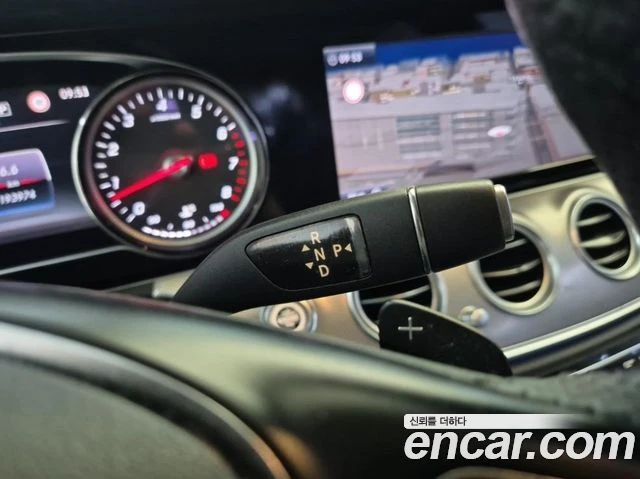 Mercedes-Benz E 200, снимка 8 - Автомобили и джипове - 56062956