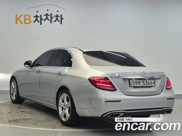 Mercedes-Benz E 200, снимка 2 - Автомобили и джипове - 56062956
