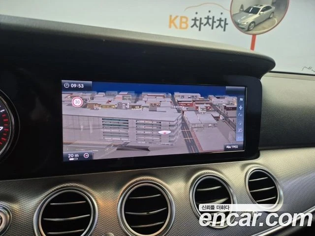 Mercedes-Benz E 200, снимка 14 - Автомобили и джипове - 56062956