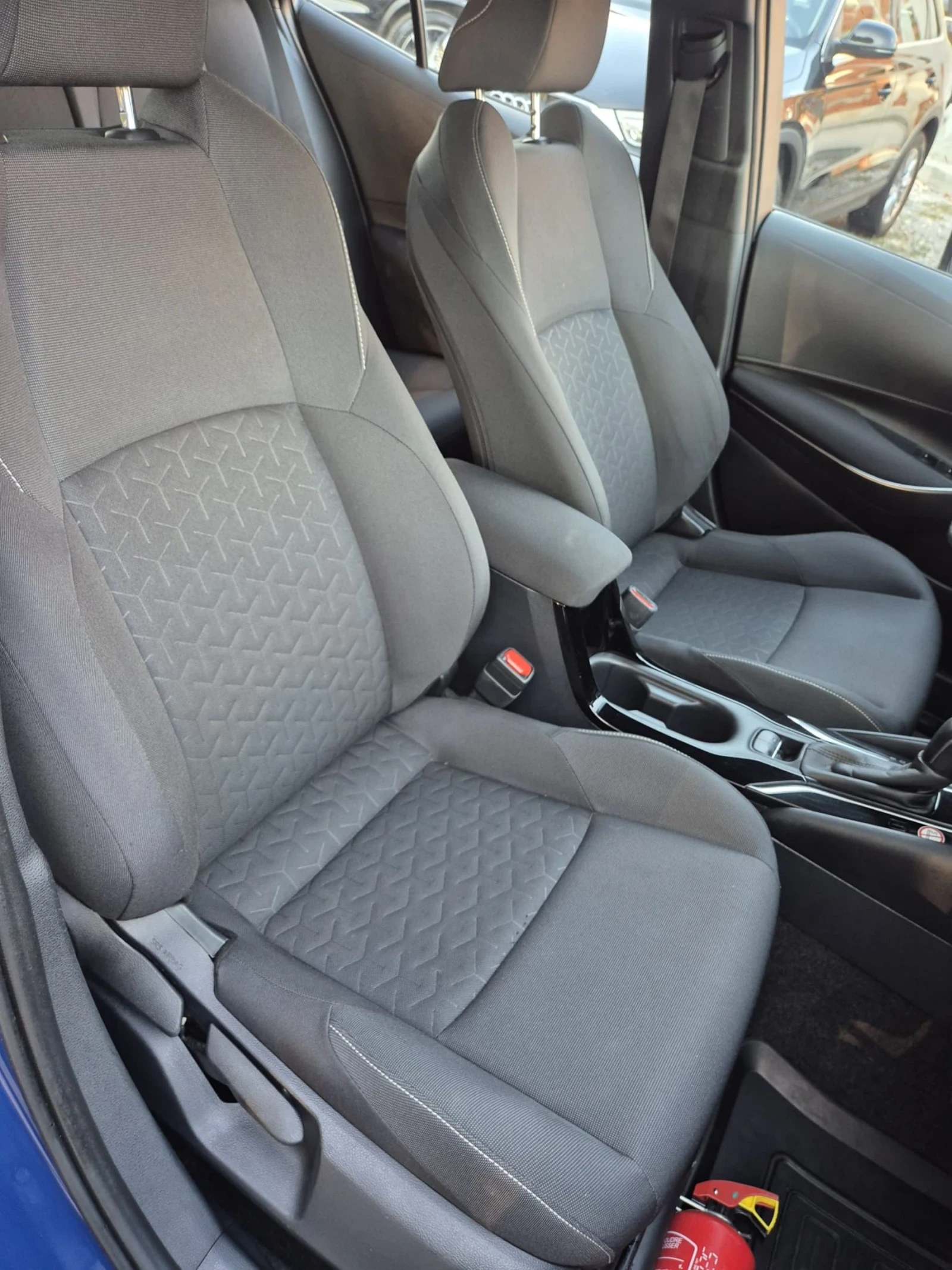 Toyota Corolla 1.8i-hibrid+ Navi - изображение 9