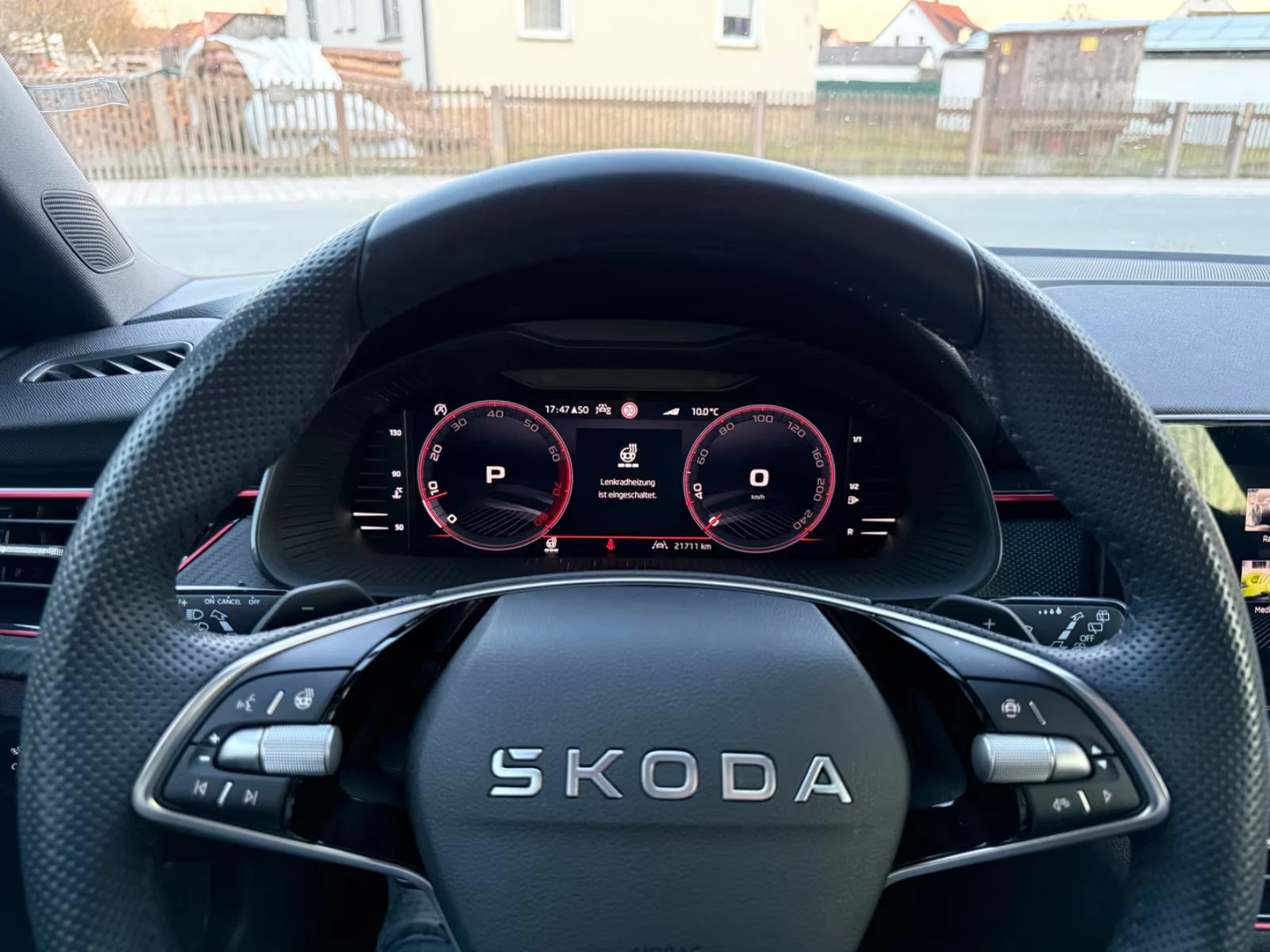 Skoda Scala 1.5DSG/150HP/MONTECARLO/CAM/MATRIX/PANO/CAM/126z, снимка 10 - Автомобили и джипове - 53779415