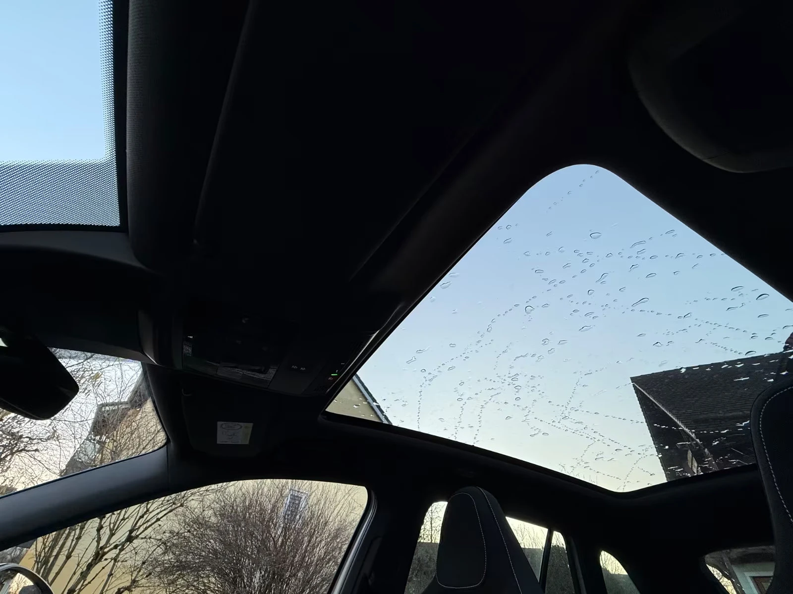 Skoda Scala 1.5DSG/150HP/MONTECARLO/CAM/MATRIX/PANO/CAM/126z, снимка 16 - Автомобили и джипове - 53779415