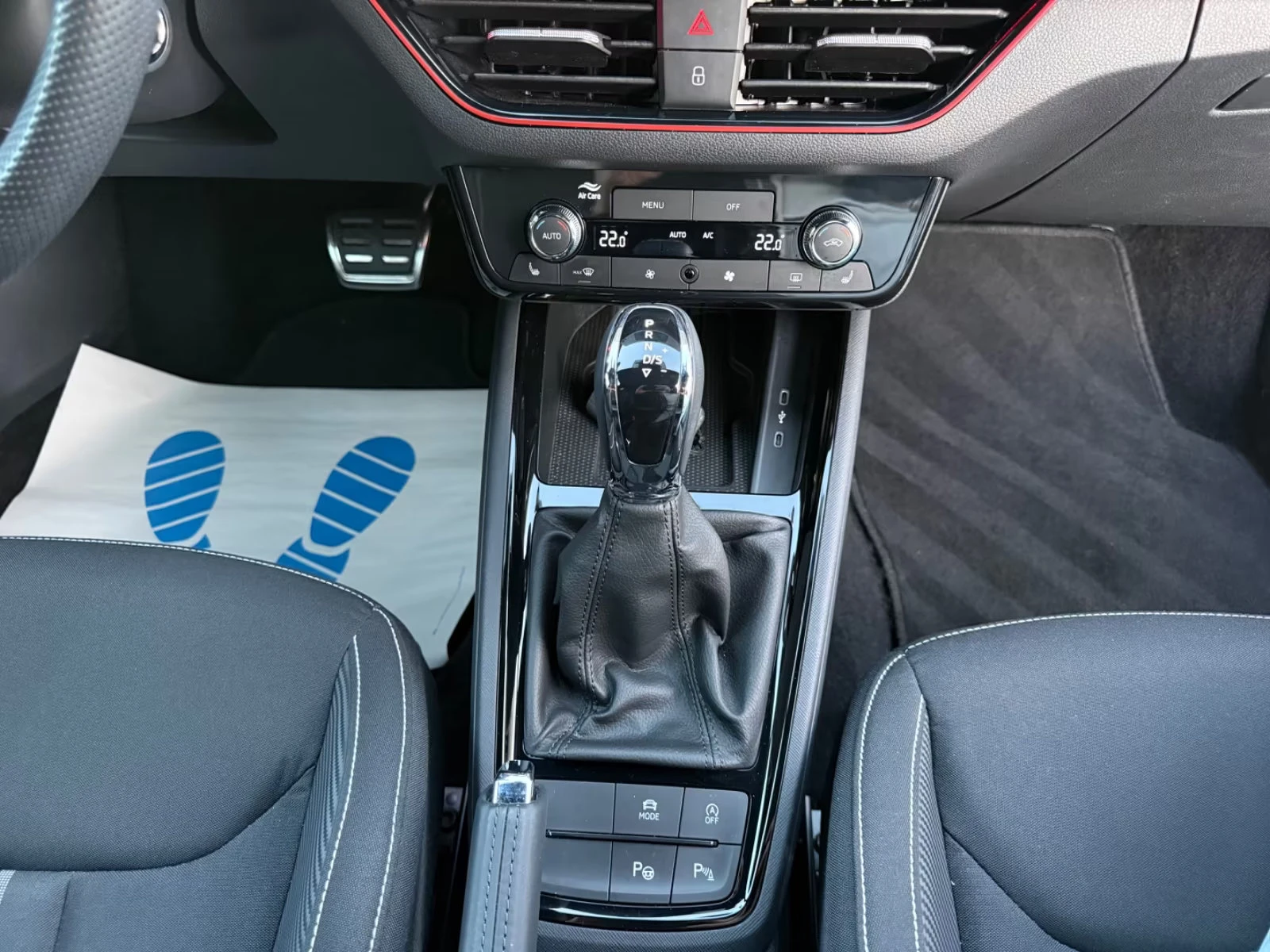 Skoda Scala 1.5DSG/150HP/MONTECARLO/CAM/MATRIX/PANO/CAM/126z, снимка 15 - Автомобили и джипове - 53779415