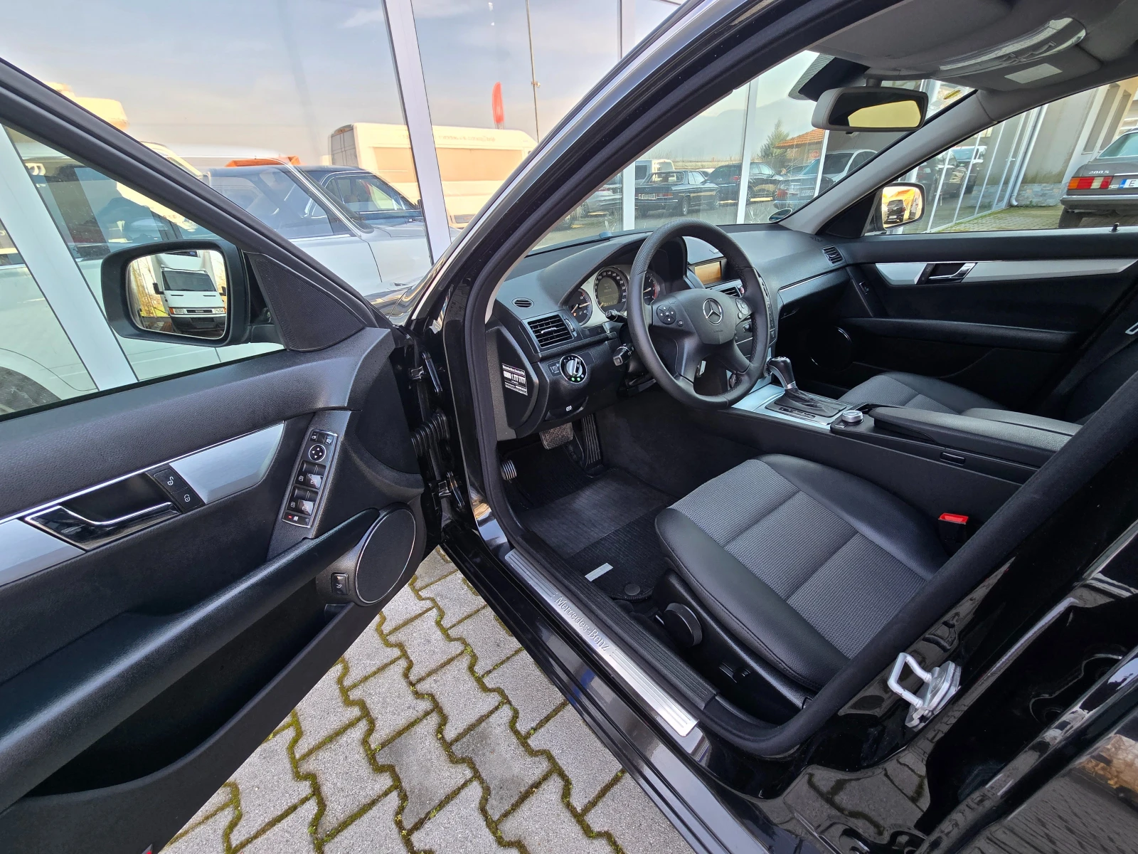 Mercedes-Benz C 200 Автоматик !! AVANTGARDE !!, снимка 10 - Автомобили и джипове - 53806702