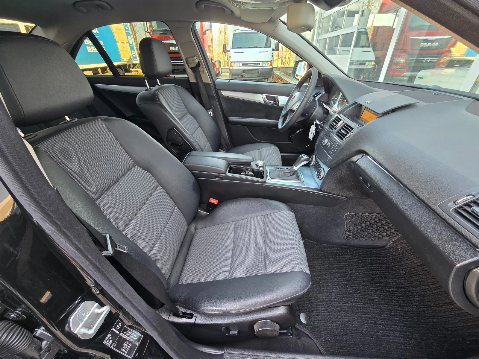 Mercedes-Benz C 200 Автоматик !! AVANTGARDE !!, снимка 16 - Автомобили и джипове - 53806702