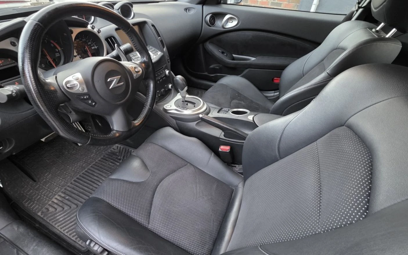 Nissan 370Z, снимка 12 - Автомобили и джипове - 54008430