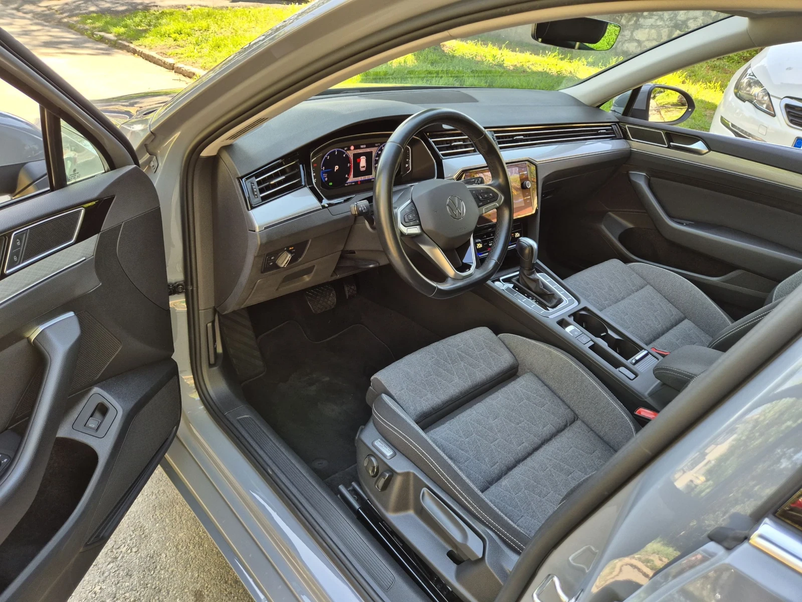 VW Passat 2.0TDI Face Digital Distr Камера Assist, снимка 12 - Автомобили и джипове - 54337916