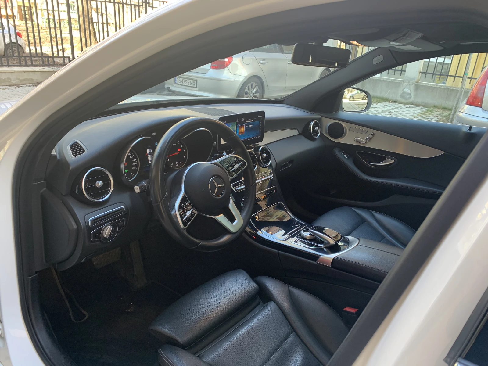 Mercedes-Benz C 300 4MATIC, снимка 12 - Автомобили и джипове - 56415839