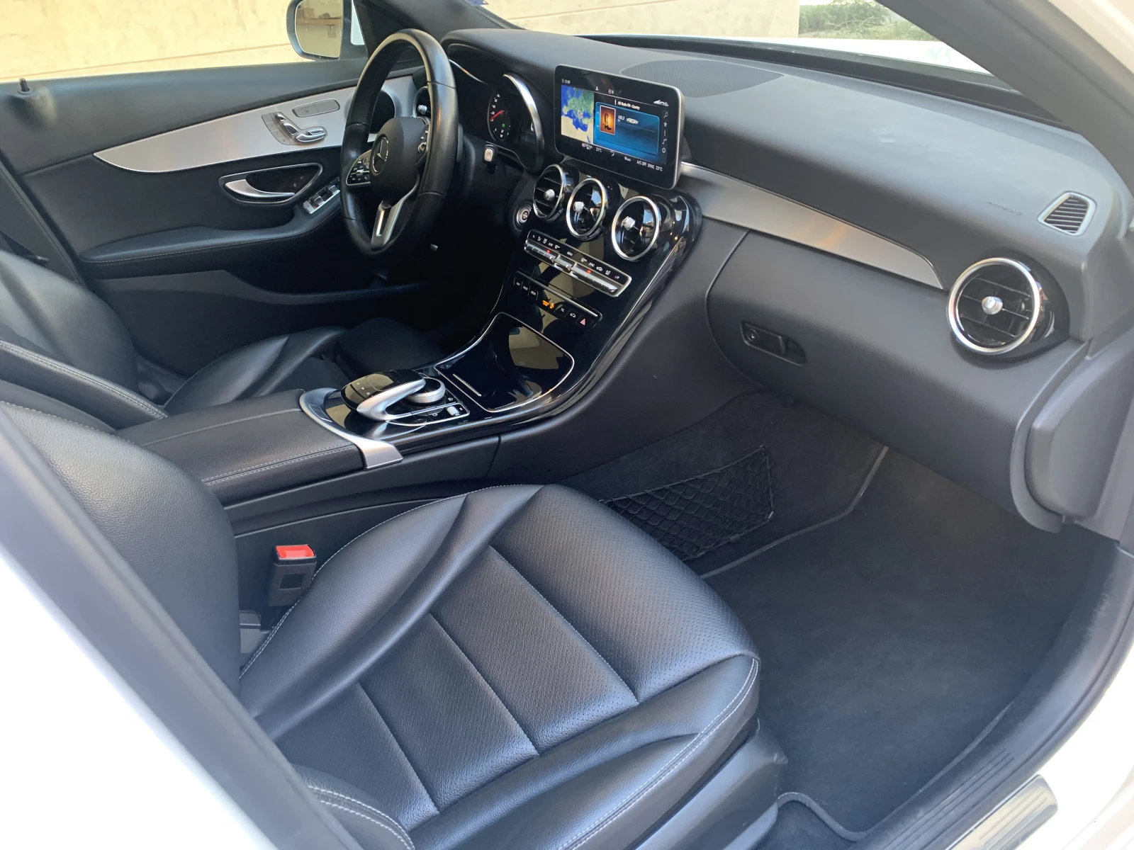 Mercedes-Benz C 300 4MATIC, снимка 10 - Автомобили и джипове - 56415839