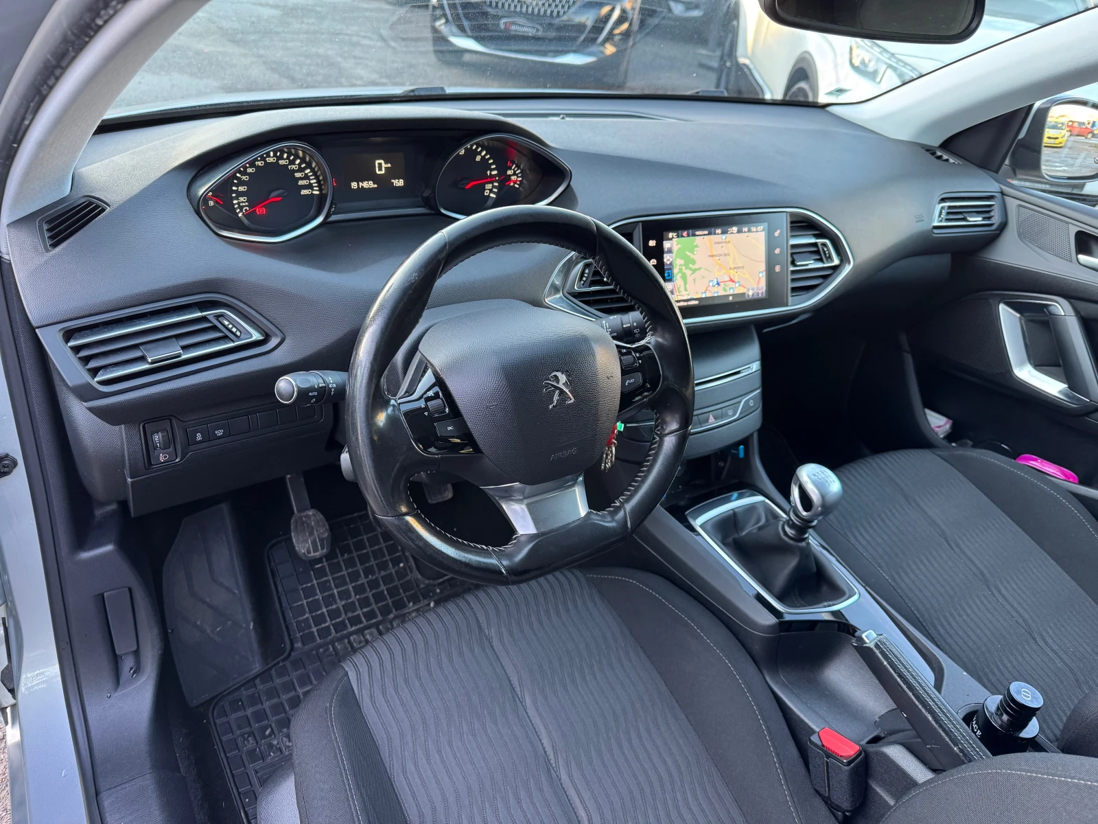 Peugeot 308 1.6HDI 120HP, снимка 7 - Автомобили и джипове - 56633565