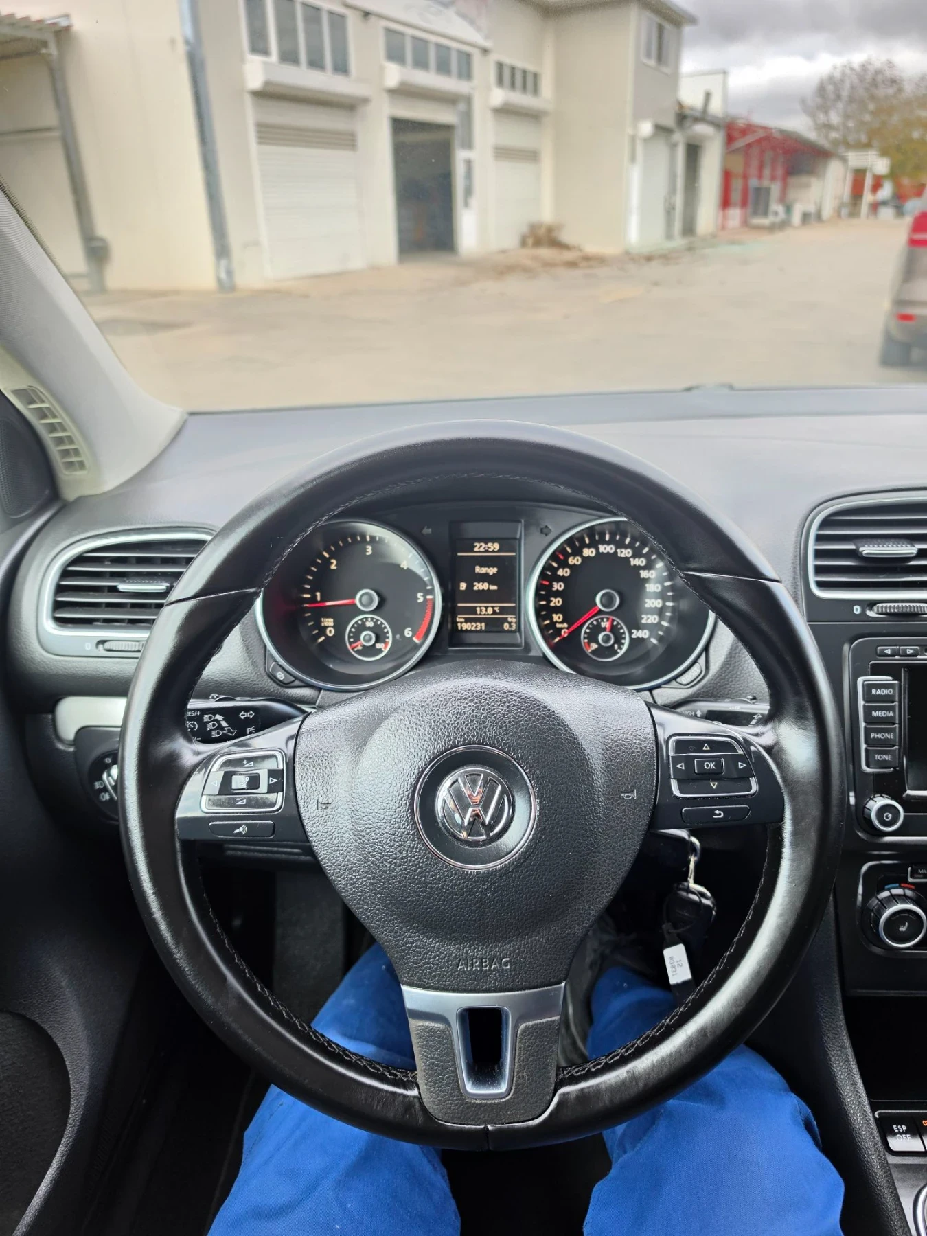 VW Golf 2.0tdi 140 коня Highline, снимка 15 - Автомобили и джипове - 56713060
