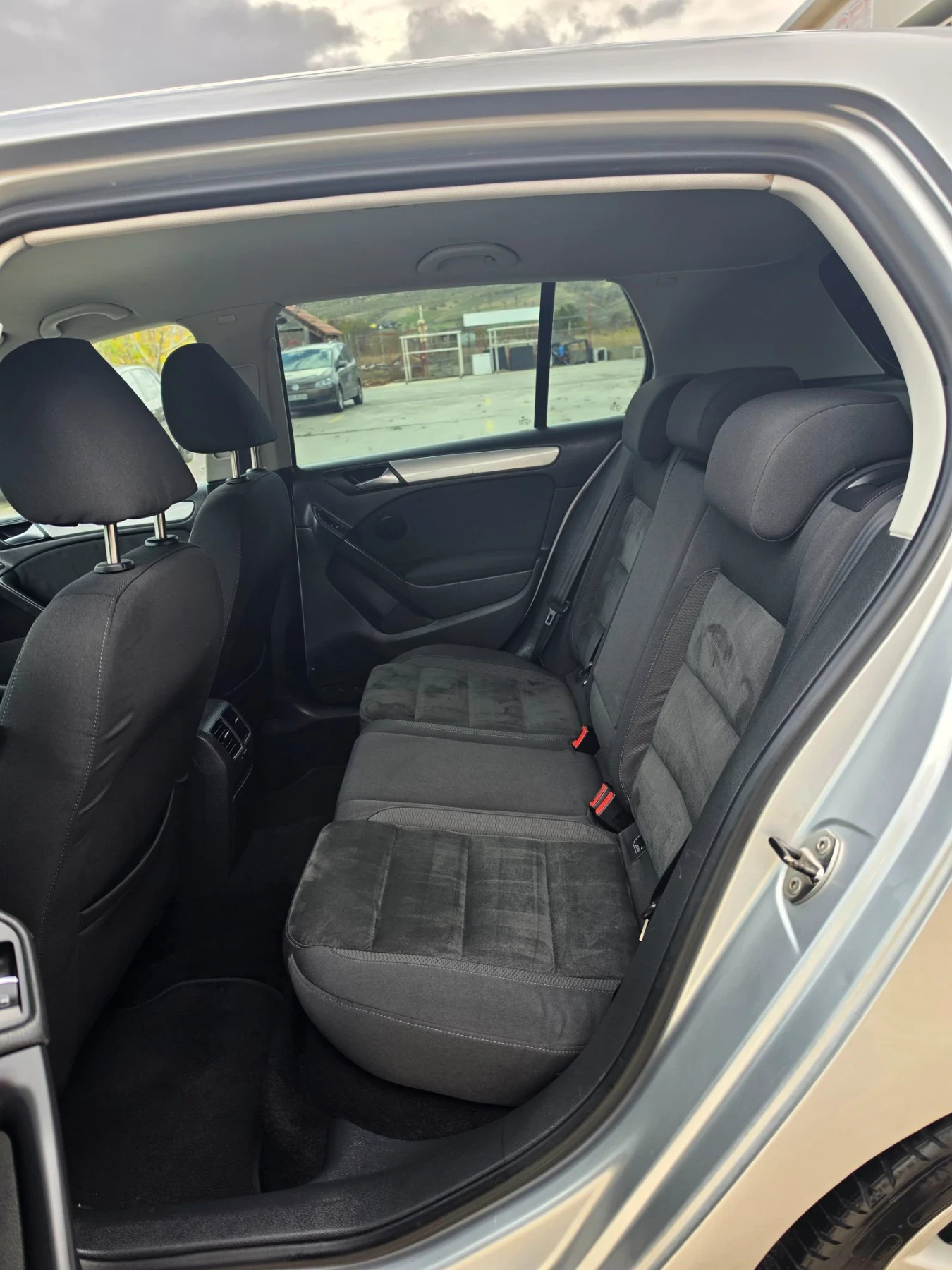 VW Golf 2.0tdi 140 коня Highline, снимка 11 - Автомобили и джипове - 56713060